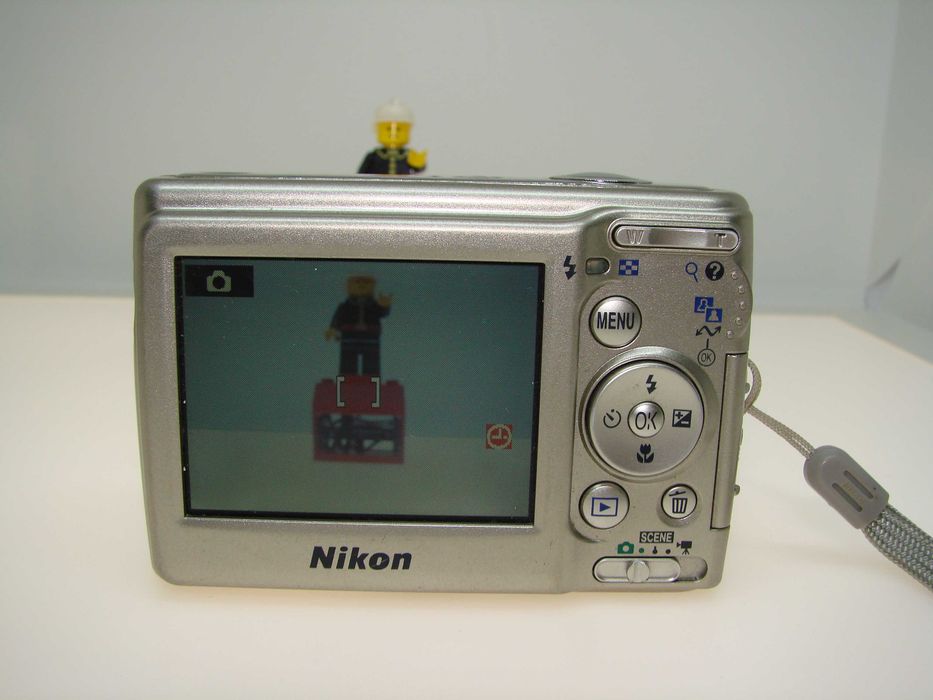 Nikon Coolpix L11 - Надежден и Компактен фотоапарат 6MP, 3x оптичен