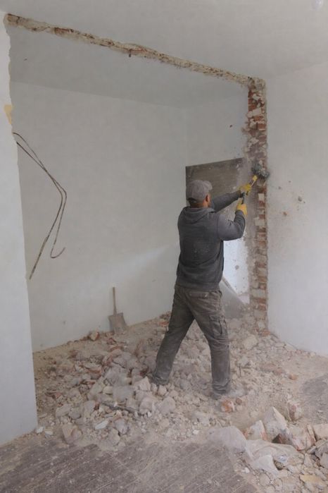 Кърти, чисти и извозва – София.  Бързо и коректно !