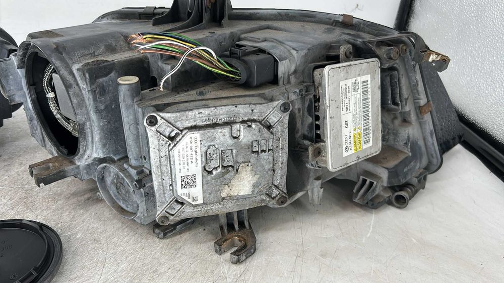 Far stanga/dreapta cu xenon Audi A4 B8 an 2010
