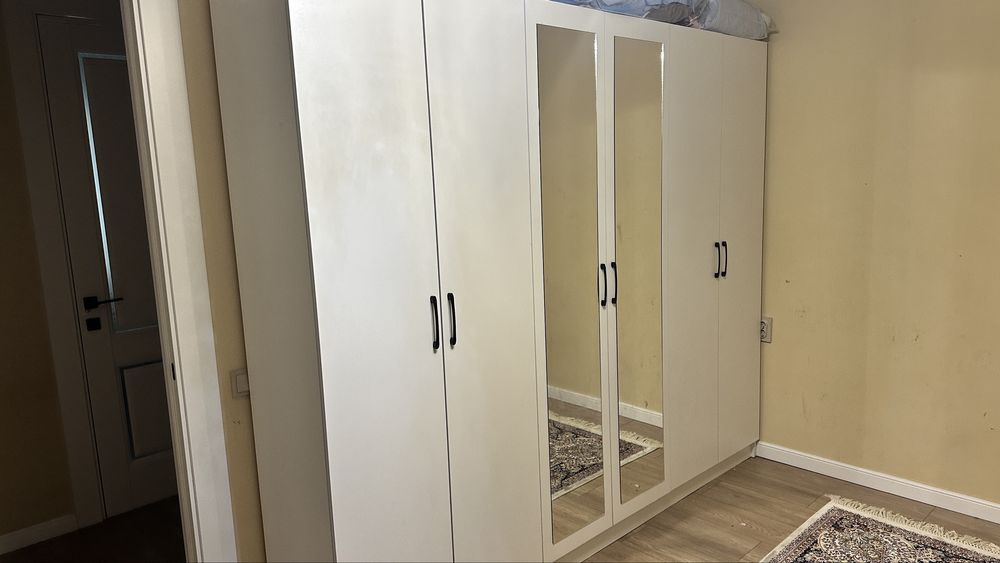 Продам распашной шкаф