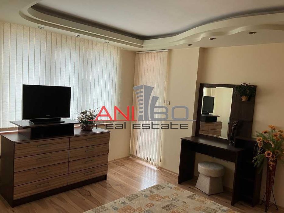 Продава се Тристаен апартамент в Варна, Базар Левски - 100 кв.м за 1515 €/кв.м - Снимка #2