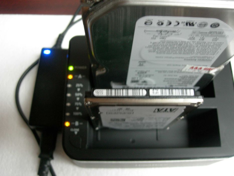 Vind docking station Digitus, nou , testat , pentru 2 HDD sau SSD