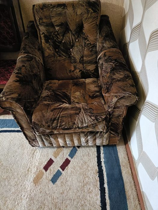 Продам диван и два кресла