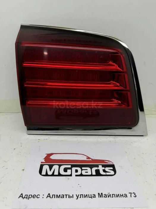 Фонарь б/у оригинал в крышку багажника Lexus LX-570 7-12г