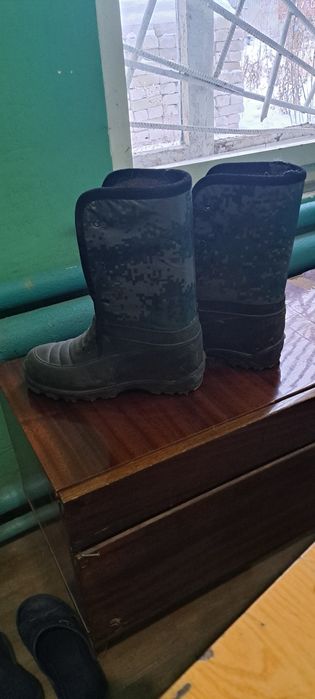 Продам валенки.сапоги.