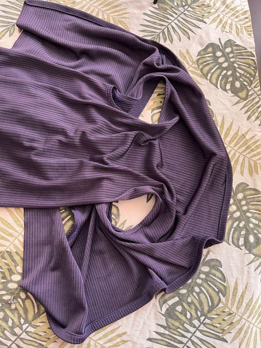 Дълга лилава рокля, с воал отзад