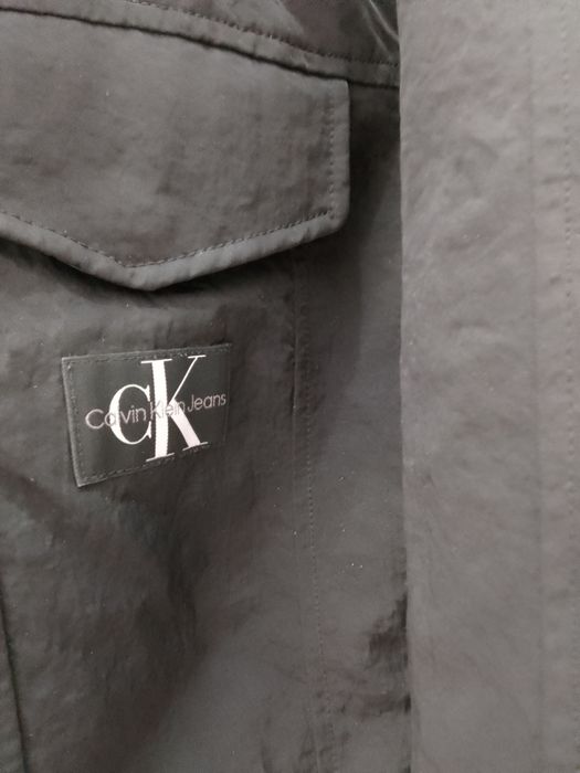 Продам бомбер на весну Calvin Klein