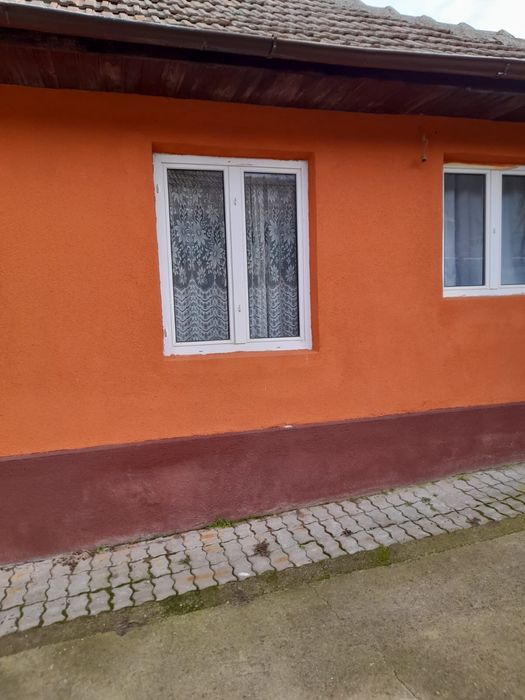Casa de vânzare la 10 km de Strehaia + teren