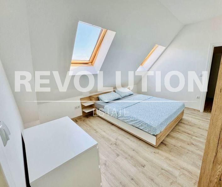 Дава се под наем Тристаен апартамент в Варна, Бриз - 75 кв.м за 997.05 € - Снимка #3