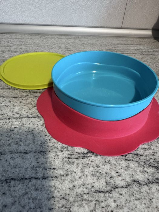 Съдове с вендузи Tupperware  и Ezpz