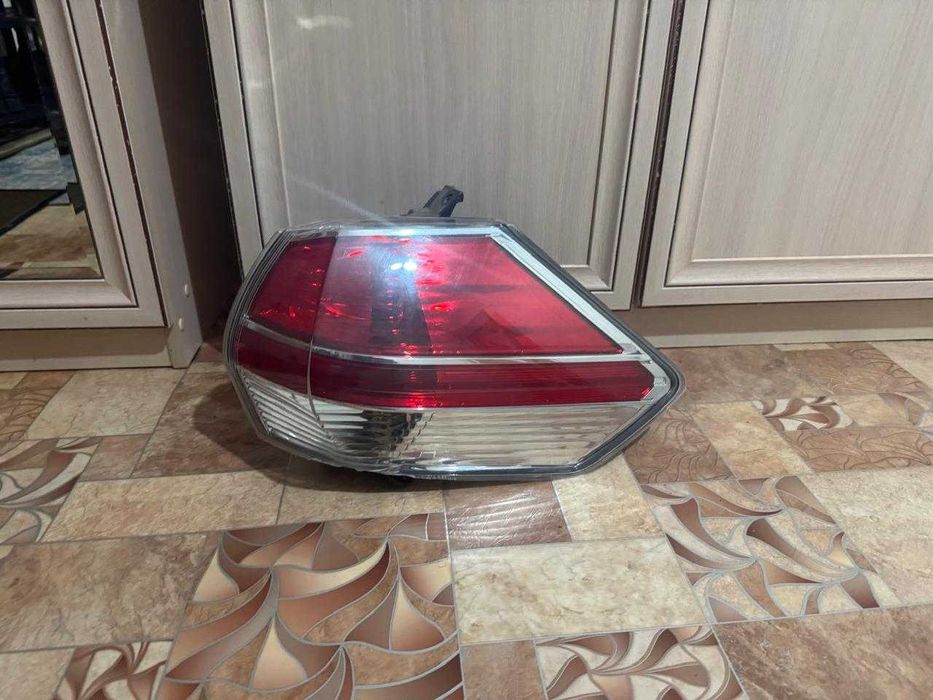 Фонарь правый задний б/у