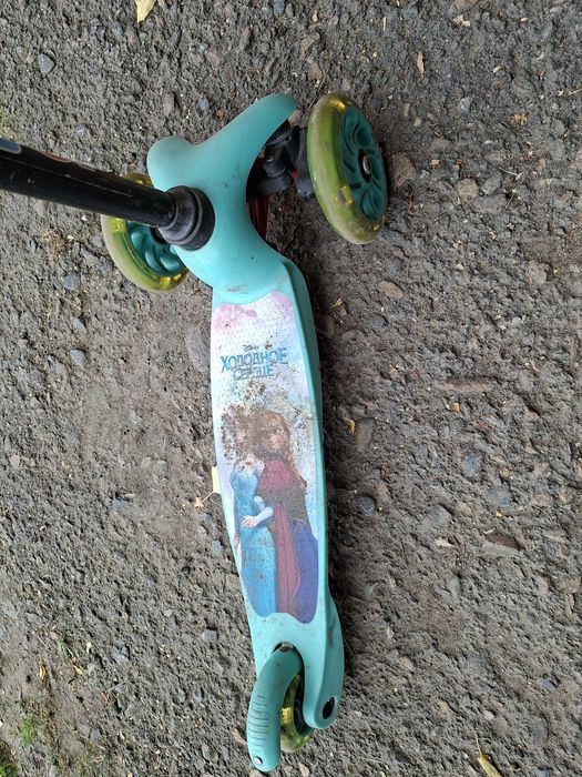 Детский трехколесный самокат Scooter «Холодное сердце»
