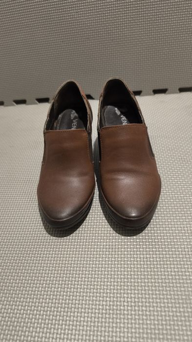 Пролетни обувки от естествена кожа