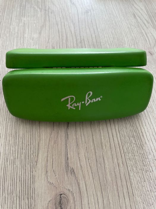 Детски дрехи и очила