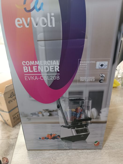 Фирменный  мощный блендер