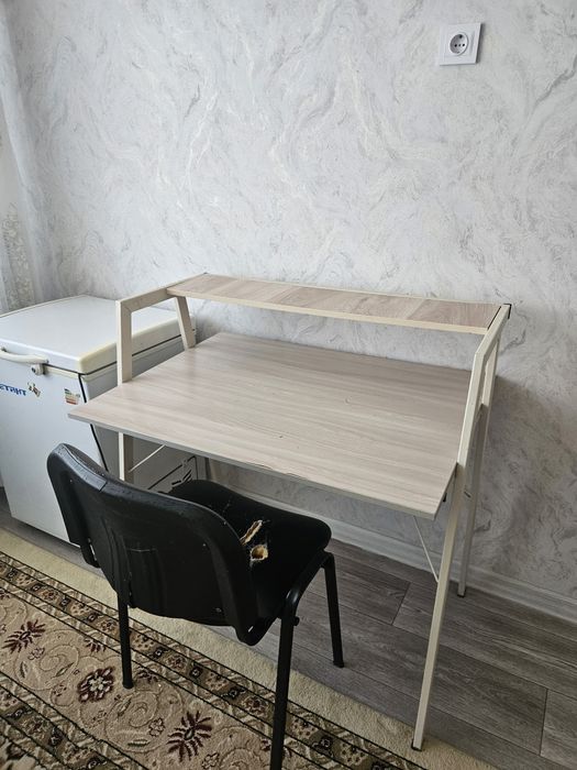 Отдам даром парту.