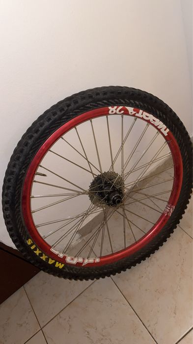 Vand roti de downhill pe 26
