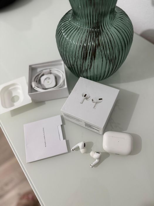 AirPods Pro - Apple