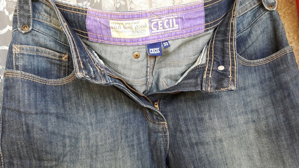 Дамски дънки size 33