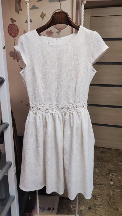 Отдам Праздничные платья на девочку-подростка