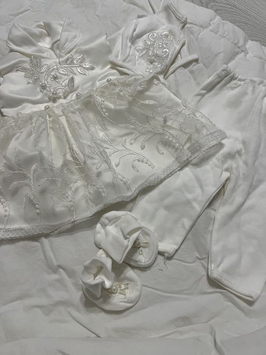 Конверт на выписку и одежда для девочки