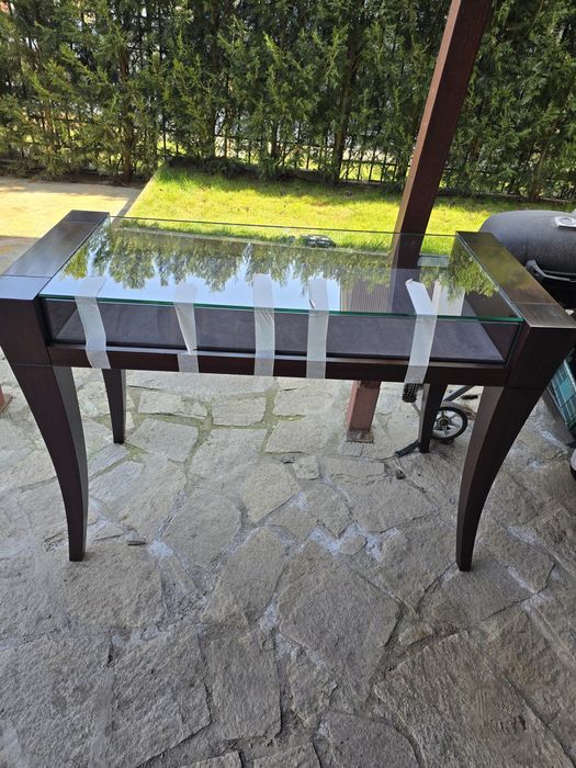 Елегантна конзолна маса от масив орех със стъклен плот