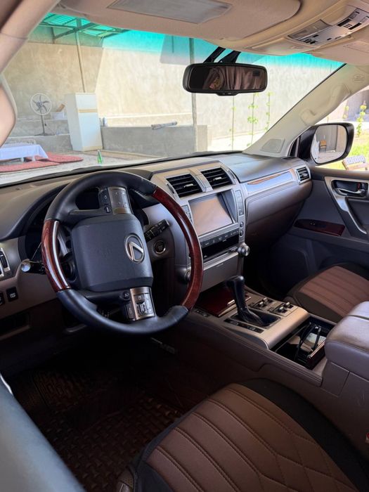 Lexus 460 ресталинг қилинган 2010 йил
