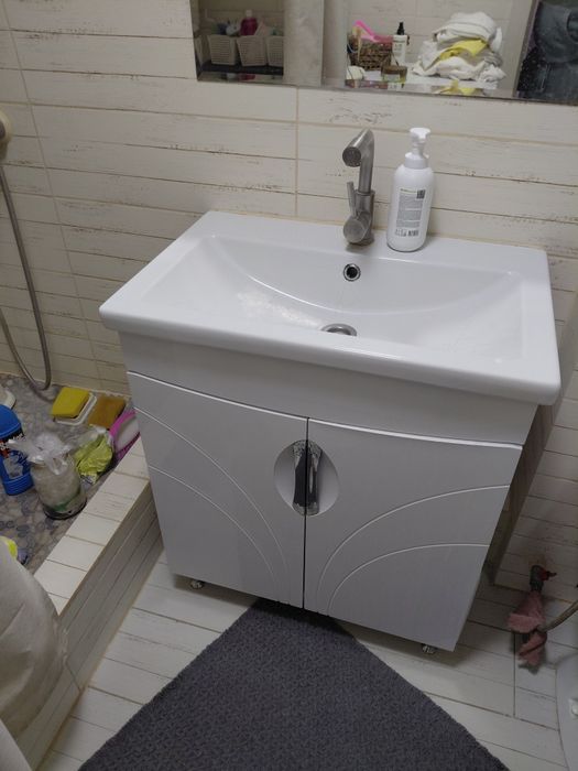 Проам раковину и тумбу.