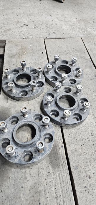 Продам проставки на колёса 5х114.3