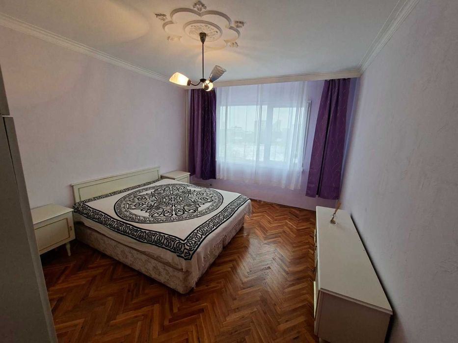 Дава се под наем Тристаен апартамент в София, Център - 90 кв.м за 746.64 € - Снимка #2