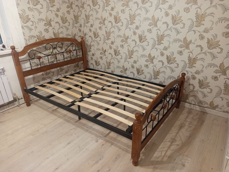 Кровать, железный каркас