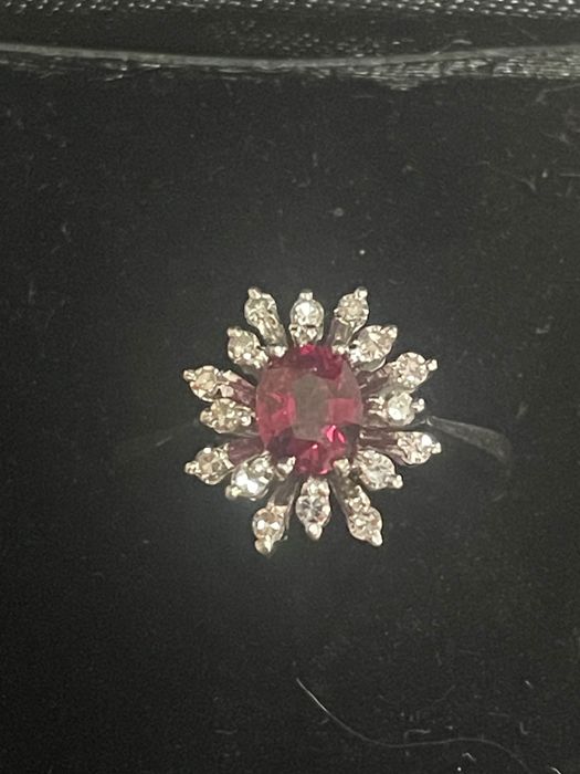 Inel din aur 18k cu rubin natural si diamante naturale