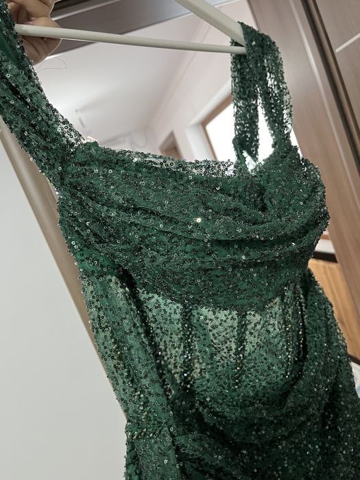 Rochie de seara Donatella model deosebit Smarald unicat cu trenă