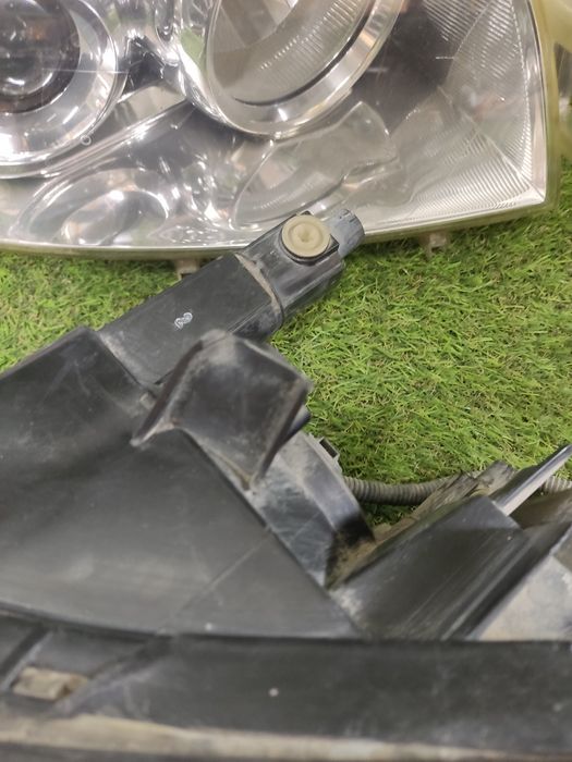 Фары Toyota RAV4