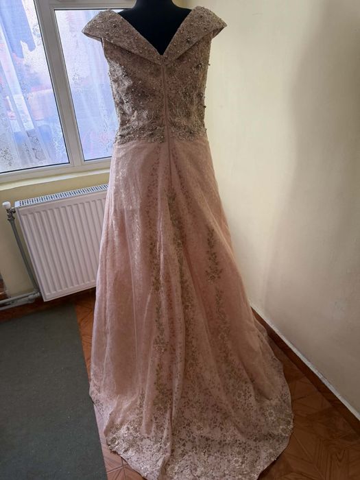 Официална рокля носена веднъж