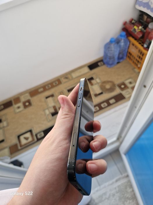 iPhone 15 black .