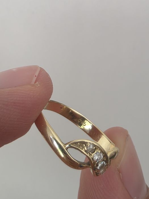 Inel dama din aur 14k 585 2.16grame, cu insertii de pietricele, elegant si frumos