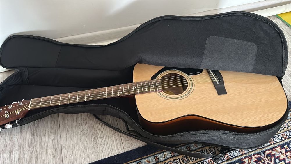 Акустическая гитара