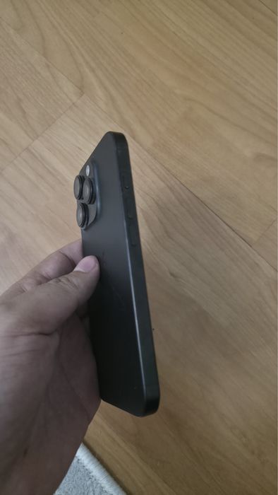 Продам Айфон 16 pro