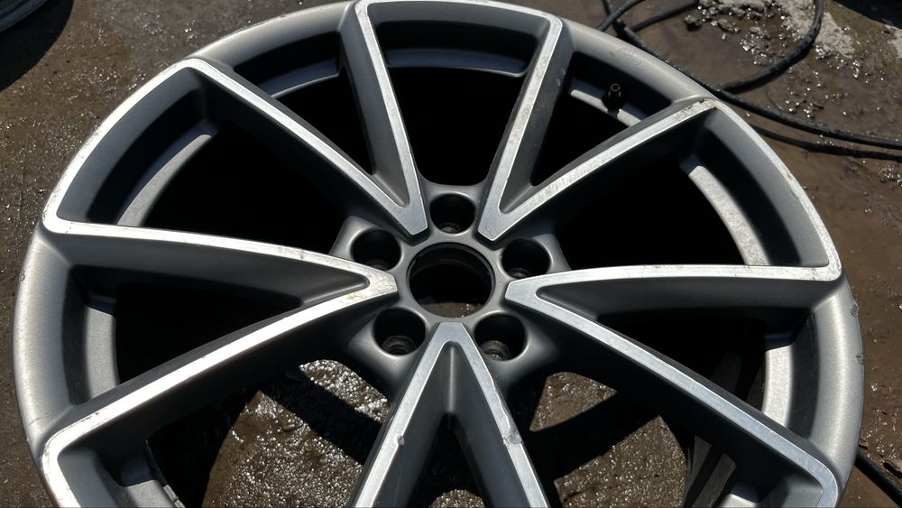 Audi A4 W8 B9 джанта 19 8.5J ET:40