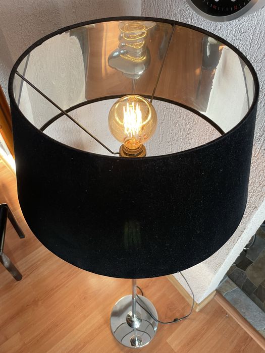 Lampa cu picior