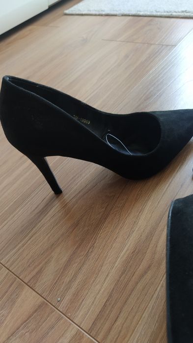 Дамски велурени обувки размер 39