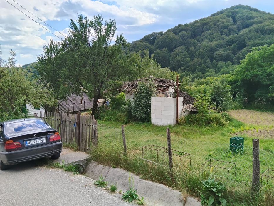 Vand teren Ciorobesti Horezu