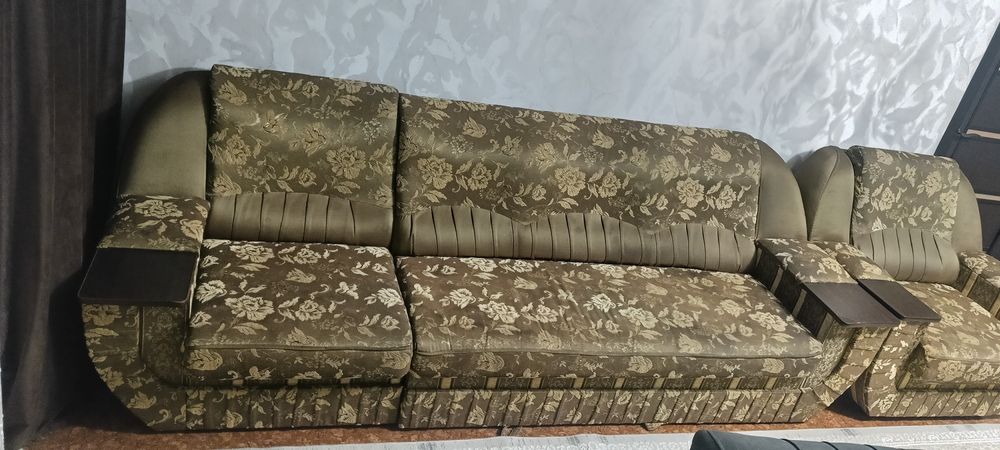 Продаётся диван.