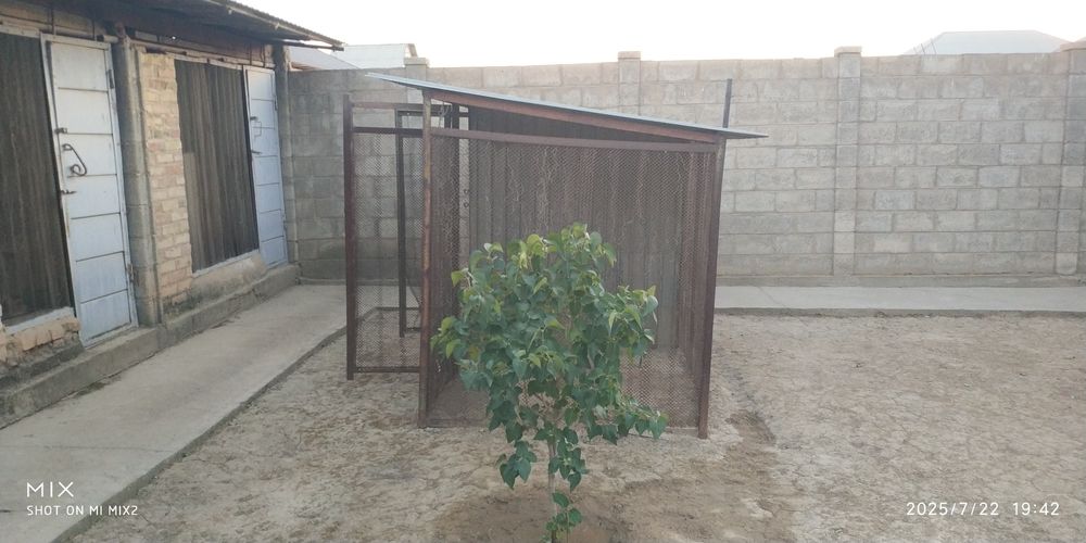 Продаётся вольер для 1–2 собак, металл, профнастил.