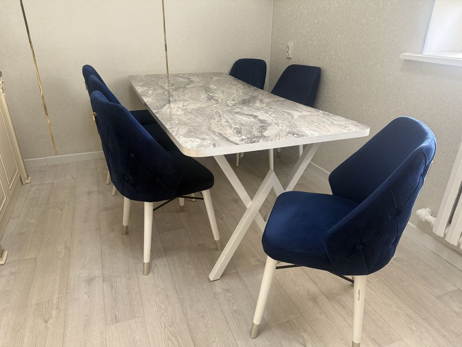 Стол, стулья кухонный