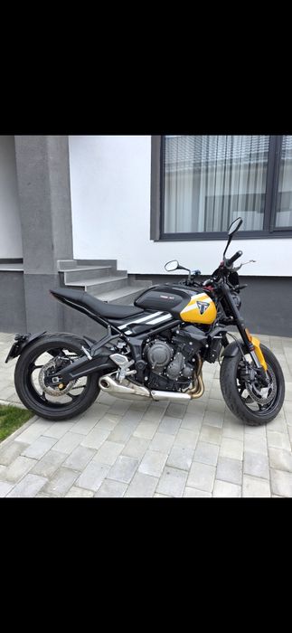 Motocicleta Triumph Trident 660