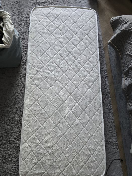 продам матрас среднего размера