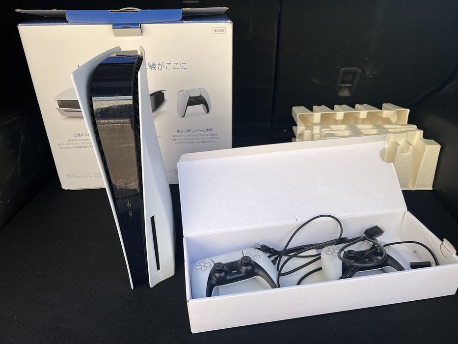 Продам PS 5 два гемпада