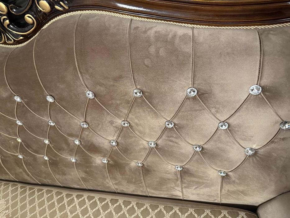 Продам  диван   и два кресла